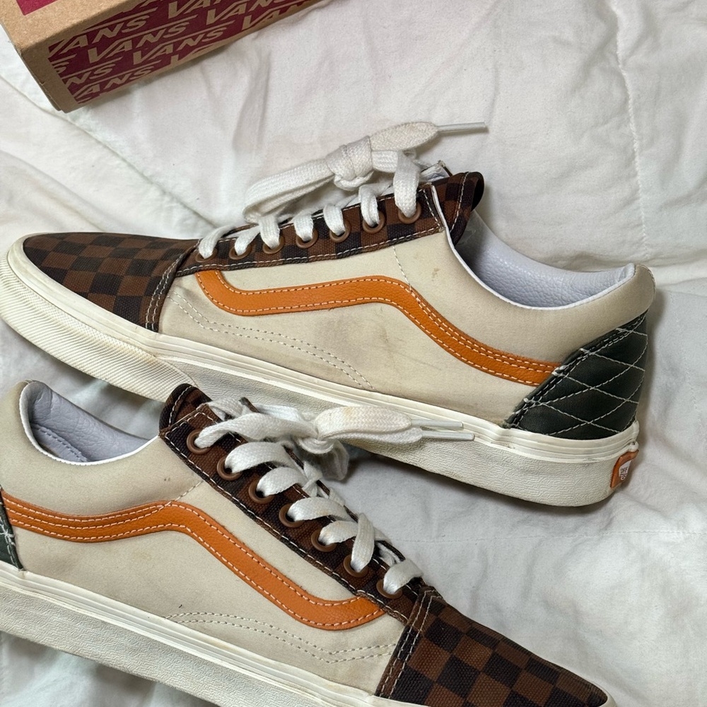 Vans Men’s Old Skool Low-Top Sneakers (Men’s 8.5/ Womens 10) - Picture 5 of 7